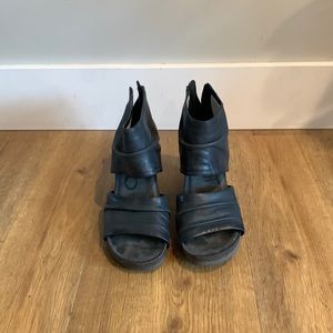 Women’s OTBT Patchouli Peep Toe Bootie size 10